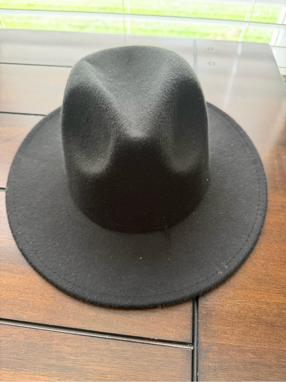 Women’s Black Felt Fedora Hat - Classic Fashion Accessory